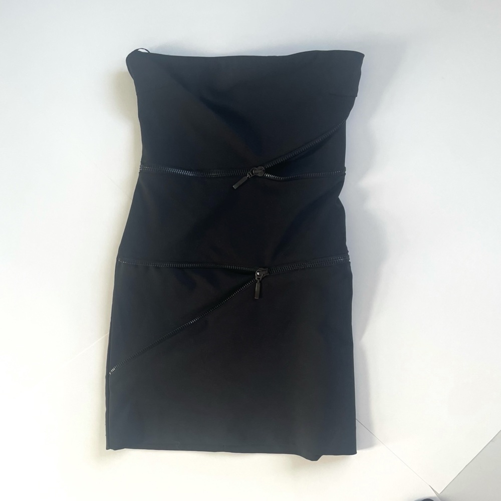 Cute sexy black dress whit zipper